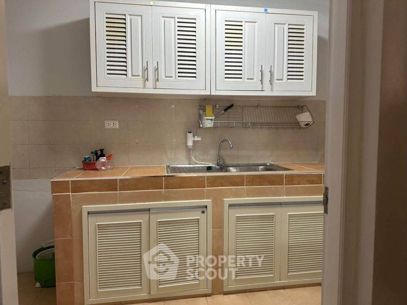 picture 3-BR Semi-detached House in Surasak (ID 3463327) - 12/13