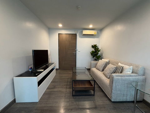 Condo for rent, Rende Sukhumvit 23, fully furnished, ready to move in, with bathtub, near MRT Sukhumvit, 40 sq m, 3rd floor.