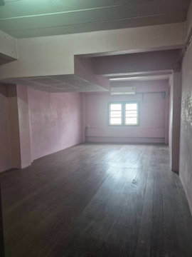 Unfurnished space for rent on the 2nd floor, located in the alley near Phraya Monthathat School, Bang Khun Thian. The usable area is 4×16 meters.
