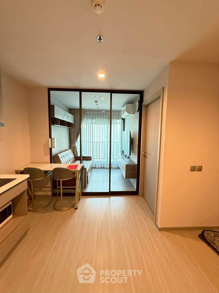 picture 100m To BTS Ha Yaek Lat Phrao: High-Floor 1-BR At Life Ladprao (ID 3470948) - 3/10