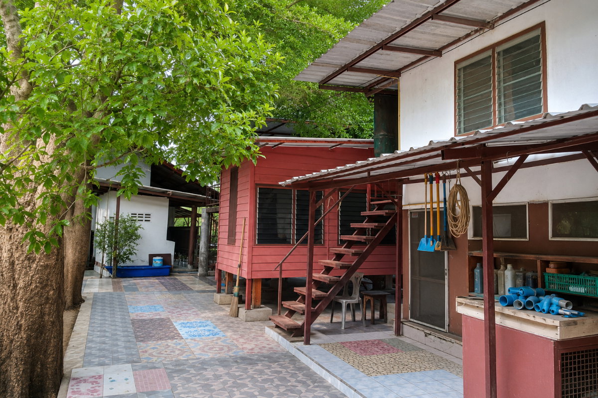 ขายที่ดิน 196.8 ตร.ว. (แปลงD) แถมสิ่งปลูกสร้าง 3 หลัง คานหาม ใกล้โรจนะ ราคา 2.65 ล้านบาท