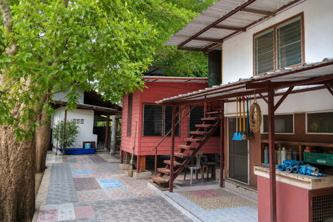 ขายที่ดิน 196.8 ตร.ว. (แปลงD) แถมสิ่งปลูกสร้าง 3 หลัง คานหาม ใกล้โรจนะ ราคา 2.65 ล้านบาท