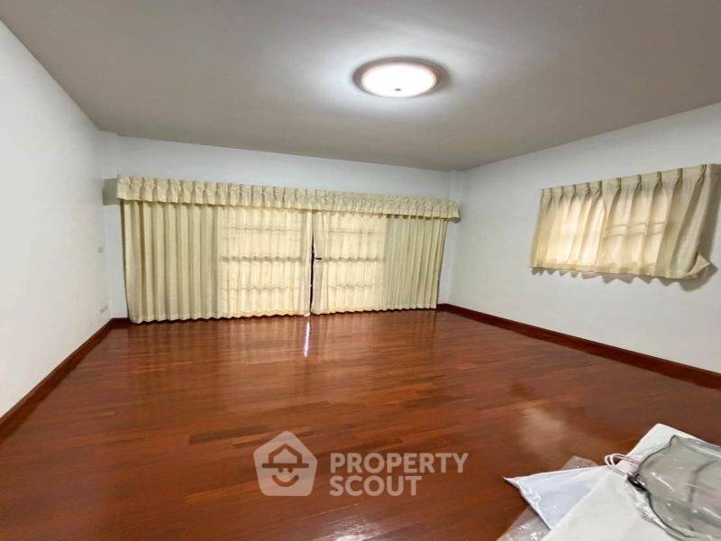 รูป บ้าน 4 ห้องนอน 220 ตร.ม. ขายที่ Srinakarin Village (ID 3469443) - รูปที่ 7/13