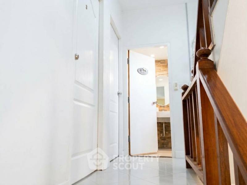 รูป ทาวน์เฮ้าส์ 2-ห้องนอน ใกล้ เมืองหัวหิน (ID 3462247) - รูปที่ 2/7