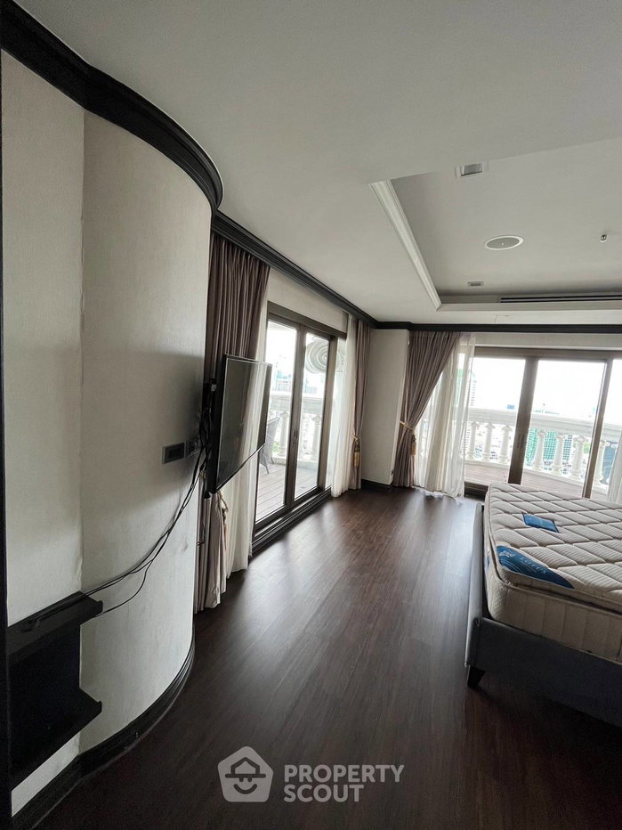 picture 3-BR 347 Sqm, 44th-Floor Nusa State Tower Condominium, BTS Saphan Taksin (ID 1821248) - 12/15