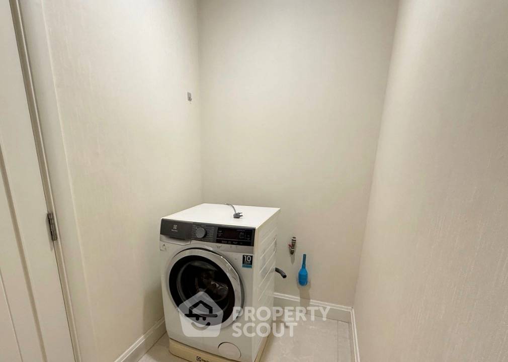 picture 3-BR Condo at Q Langsuan near BTS Ratchadamri (ID 3469428) - 4/10