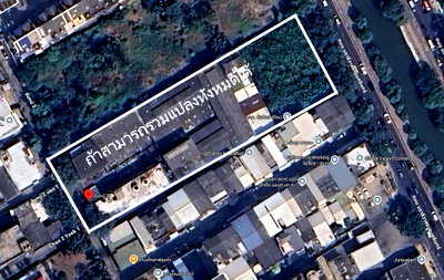 Factory for sale Rajamangala University of Technology Krungthep : Large plot of land for sale in the heart of Bangkok, on Chan 2 Road, connecting Sathorn and Narathiwat Ratchanakarin. 793 square wa.