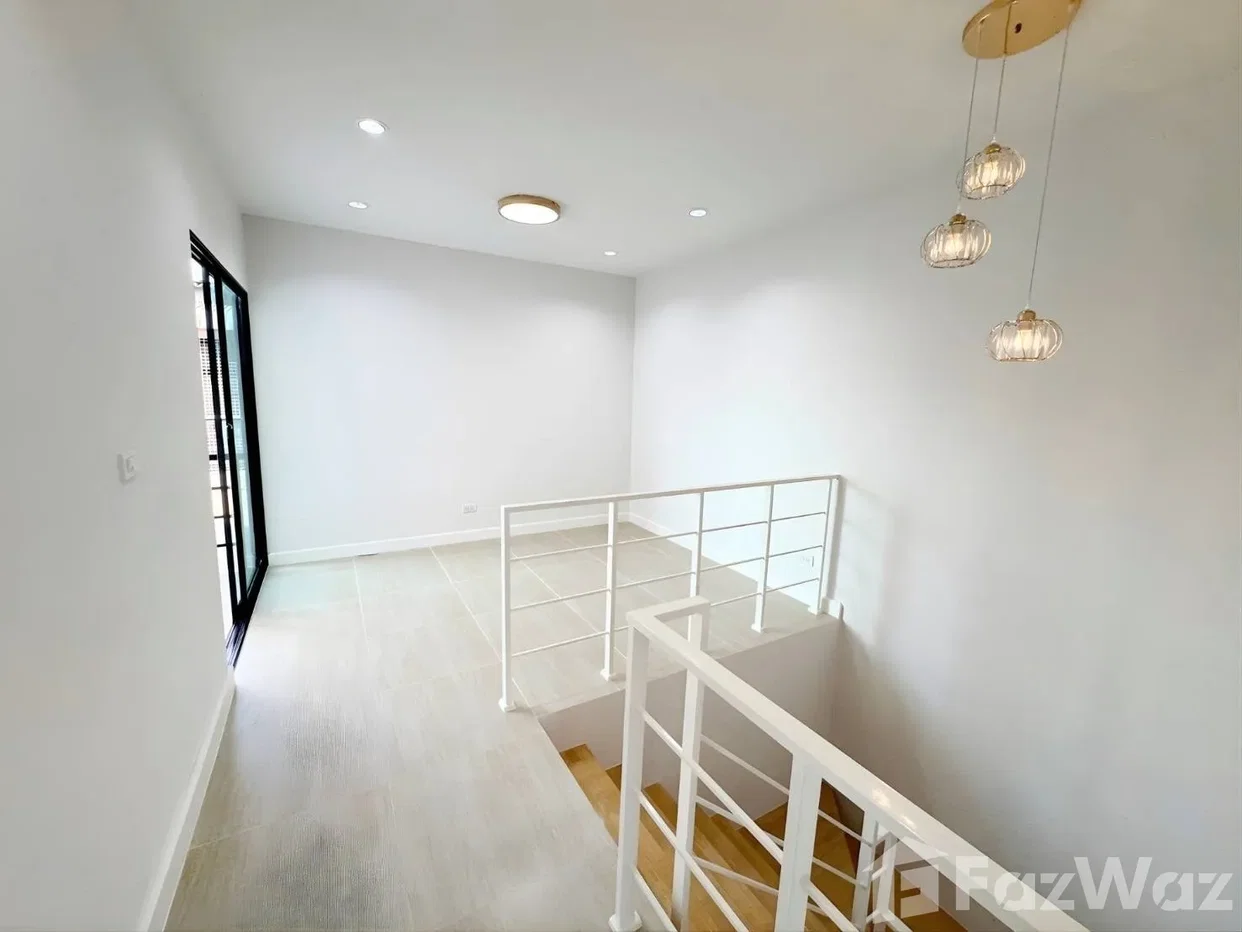 picture 3 Bedroom Townhouse for sale in Tha Raeng, Bangkok  6908685 - 12/16