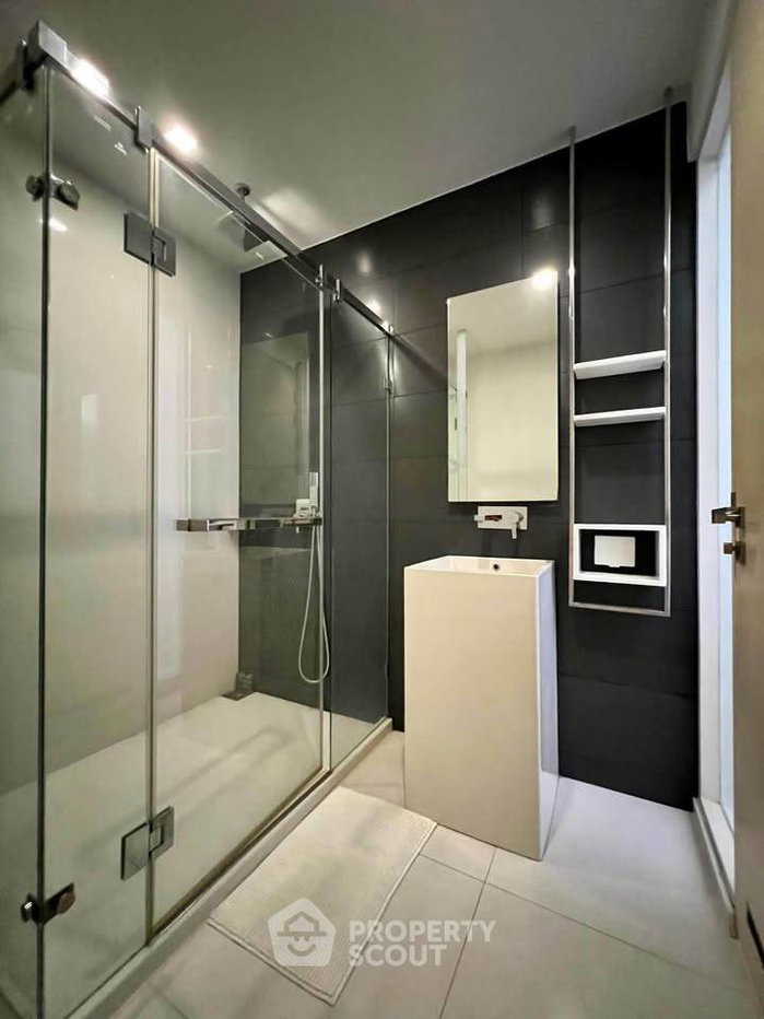 picture 70m To BTS Wong Wian Yai | 2-BR 16th-Floor At The Room (ID 3468201) - 11/18