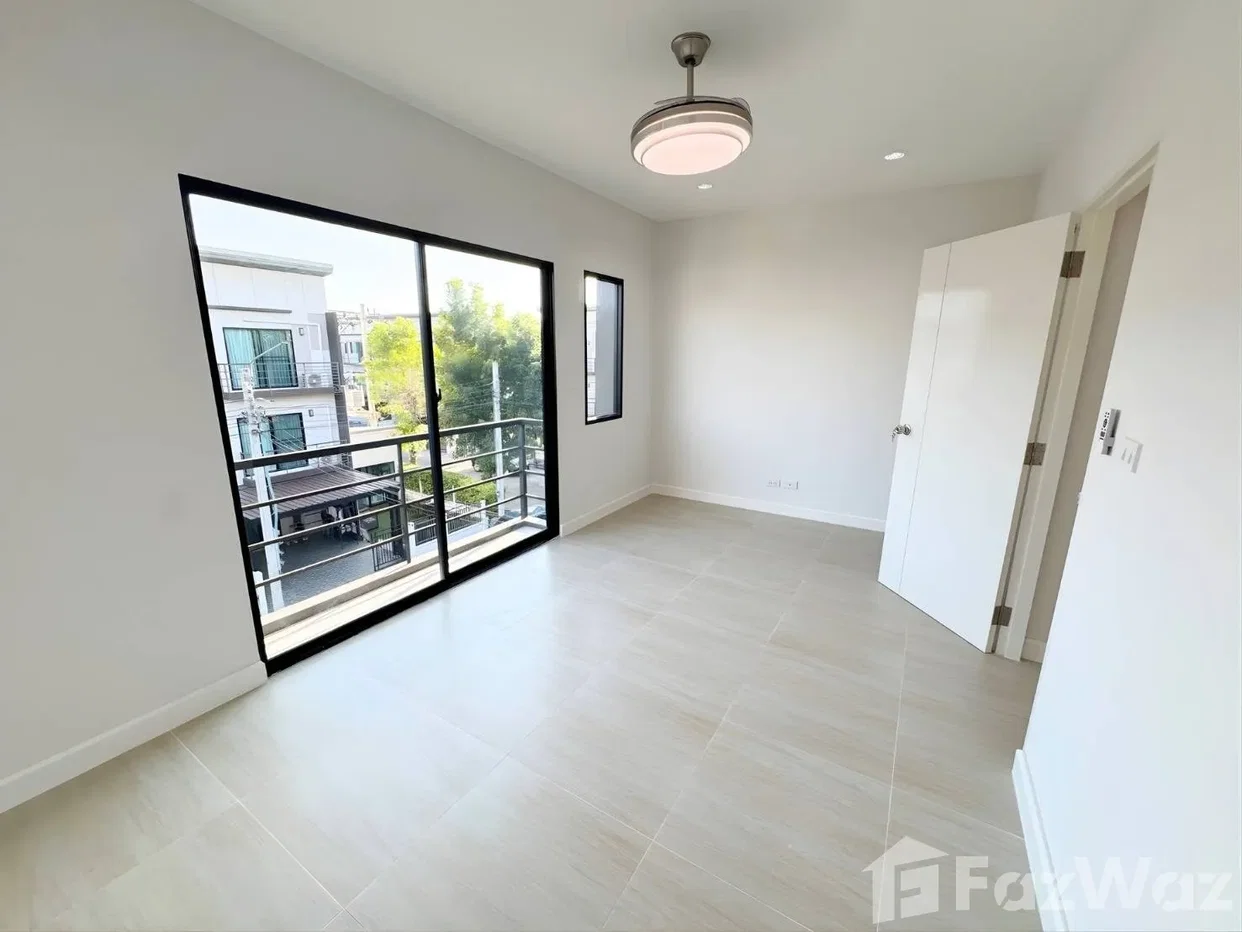 picture 3 Bedroom Townhouse for sale in Tha Raeng, Bangkok  6908685 - 13/16