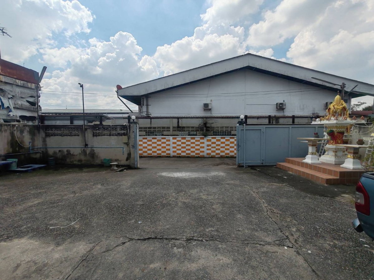 รูป ขายอาคารพาณิชย์ 3 ชั้น 2คูหา พร้อมลานเก็บสินค้า 176 ตร.ว. ติดถนนใหญ่ 8 เลน ปทุมสายนอก ใกล้แยกปทุมวิไล 900 ม. | #TPI-3559 - รูปที่ 13/14