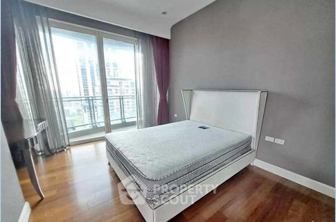 Pet-Friendly 3-BR Q Langsuan On 30th Floor Near BTS Ratchadamri (ID 3468720)