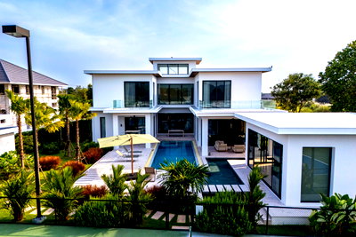 Houses for sale Hua Hin Prachaubkirikhan : 4-Bedroom Villa with Private Tennis Court in Black Mountain
