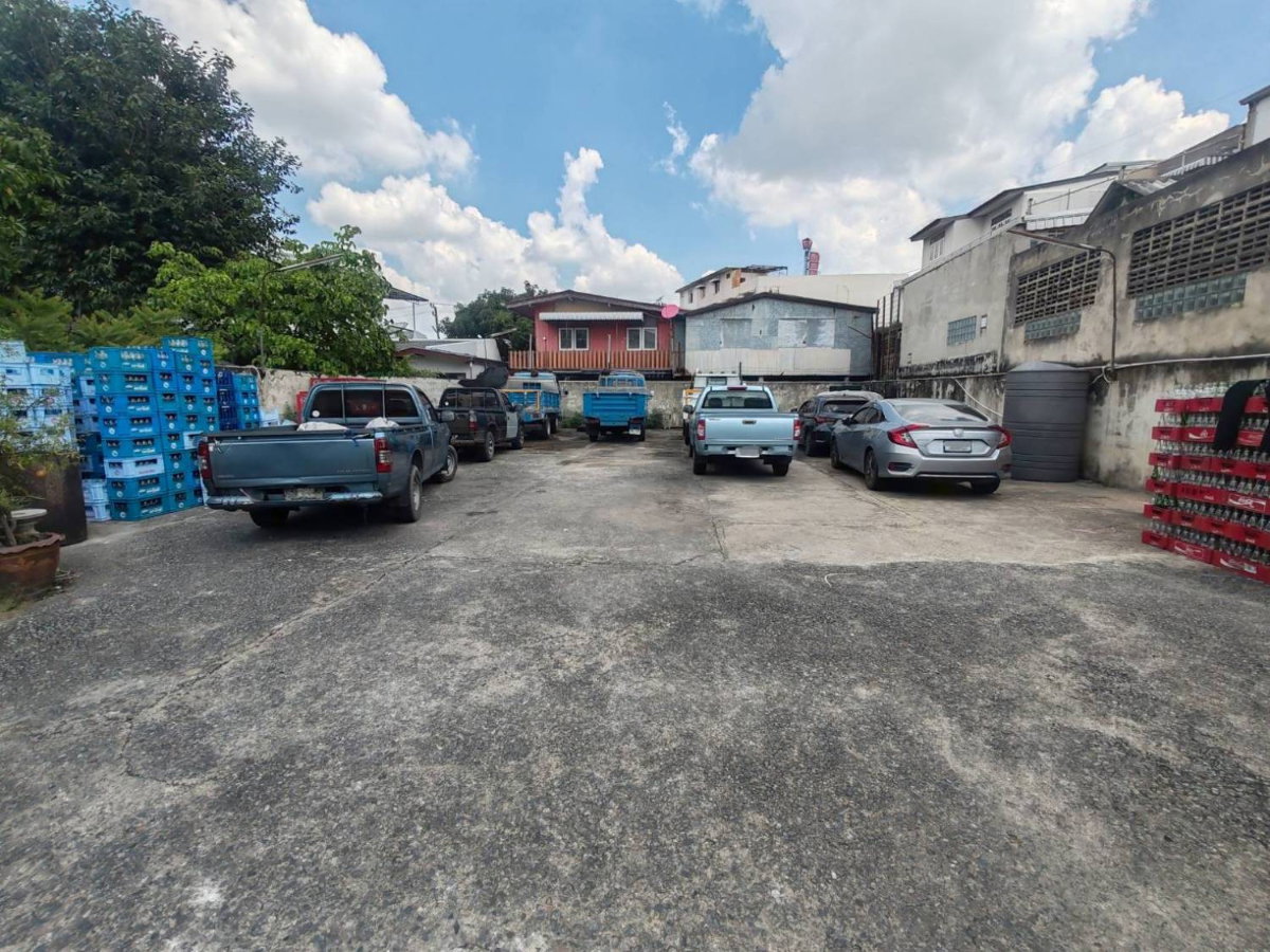 รูป ขายอาคารพาณิชย์ 3 ชั้น 2คูหา พร้อมลานเก็บสินค้า 176 ตร.ว. ติดถนนใหญ่ 8 เลน ปทุมสายนอก ใกล้แยกปทุมวิไล 900 ม. | #TPI-3559 - รูปที่ 11/14