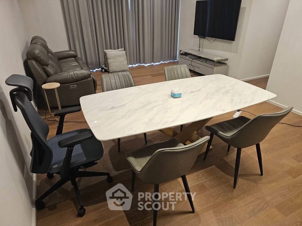 picture Pet-Friendly 2-BR Condo At Muniq Langsuan Near BTS Ratchadamri (ID 3473215) - 2/18