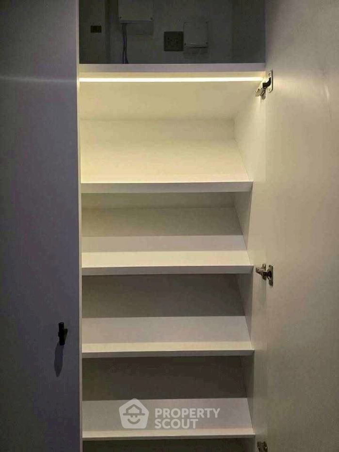 picture Pet-Friendly 2-BR At Muniq Langsuan Near BTS Ratchadamri (ID 3473349) - 8/17