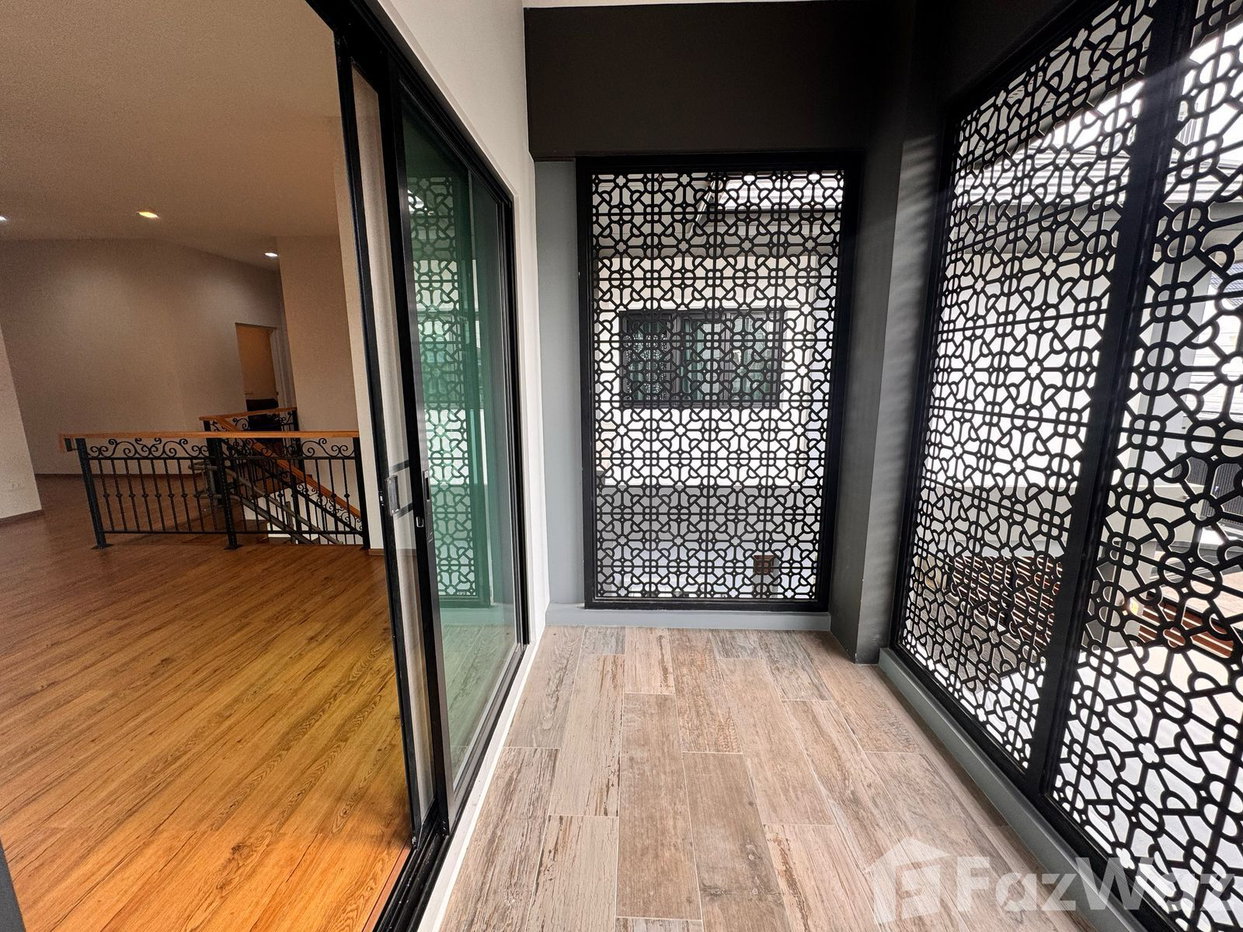 picture 6Bedrooms Corner House+ Warehouse For sale 5337080 - 9/23