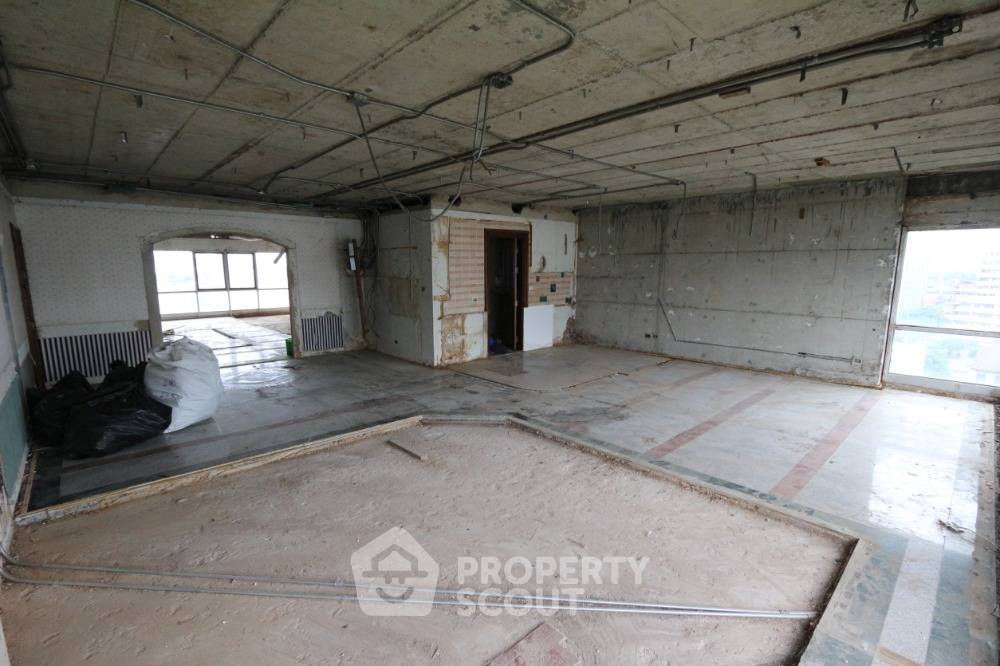 picture 200m To MRT Lat Phrao | 3-BR Vibhavadee Suite (ID 1262281) - 2/6