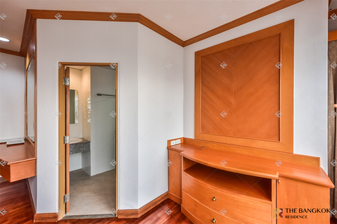 Private Unit, Fully Equipped Common Area Pathumwan Resort near BTS Phaya Thai