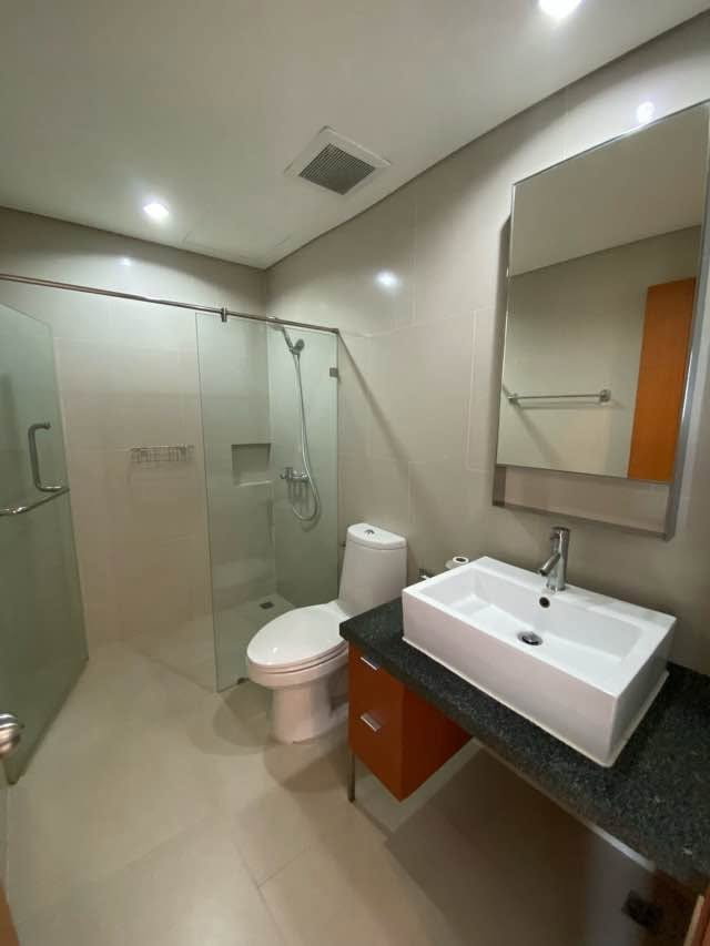 รูป Villa Sathorn【𝐑𝐄𝐍𝐓】🔥ห้องโปร่งสบาย เตียงโมเดิร์น โซฟาเข้ามุม พร้อมระเบียงวิวเมืองโล่ง🔥 ติดต่อไลน์ไอดี: @hacondo - รูปที่ 8/10