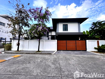 Houses for sale BTS Bang Na : 6Bedrooms Corner House+ Warehouse For sale 5337080