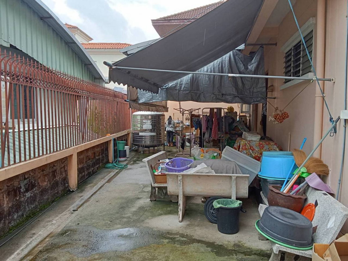 รูป 96882 - ขายบ้านเดี่ยว 2 ชั้น หลังใหญ่ เนื้อที่ 130 ตร.ว. โครงการ "หมู่บ้านบ้านและสวน 2" (กาญจนาภิเษก - พุทธมณฑล สาย 2) - รูปที่ 11/12