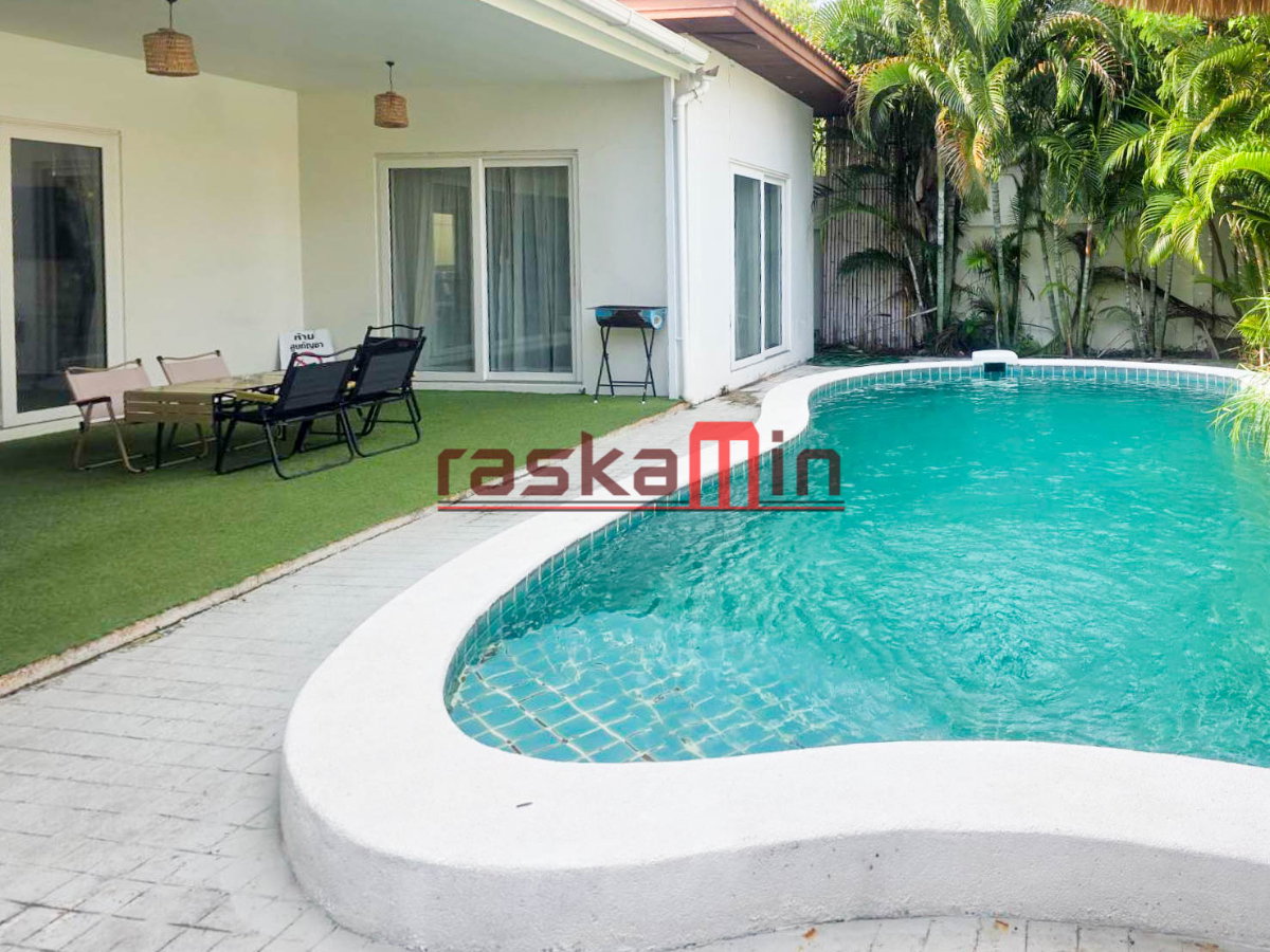 picture Majestic Pool Villa Pattaya for Sale – 3 Bedrooms, Private Beach Access - 1/14