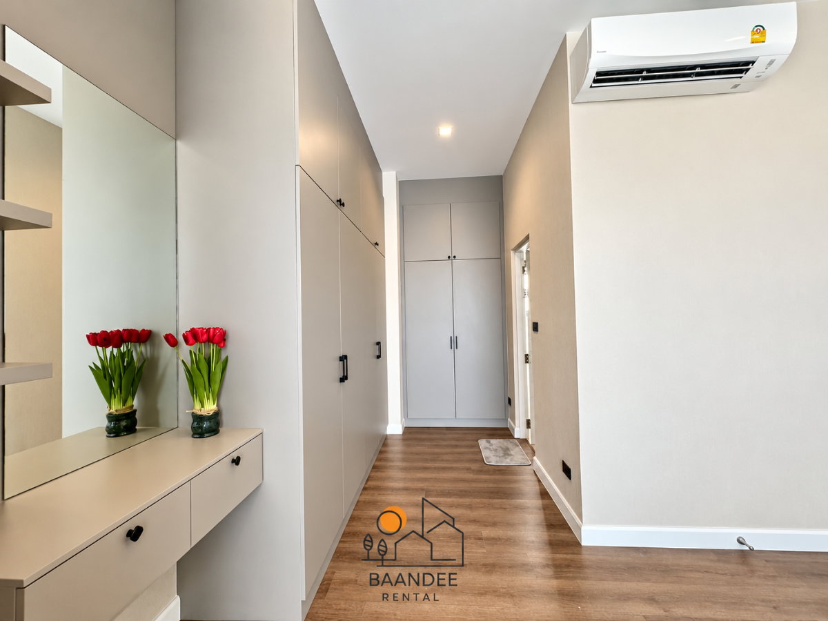 picture Bangkok Boulevard Bangna KM 5 Furnished 4 Bedroom House - 7/11