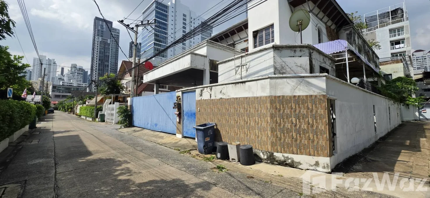 picture 4 Bedroom House for sale in Khlong Tan Nuea, Bangkok  6908403 - 12/19