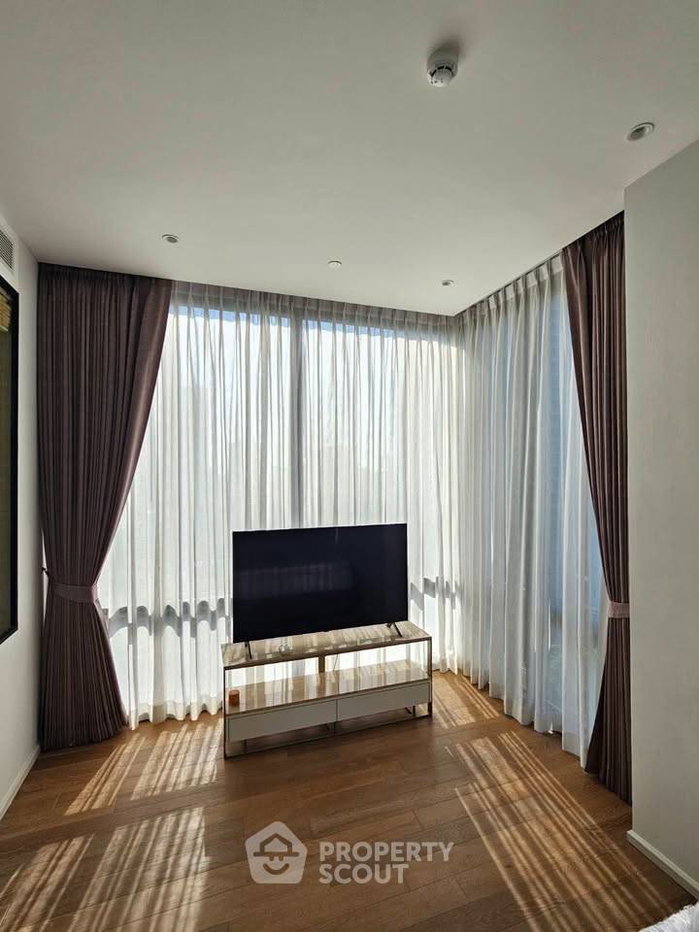 picture Pet-Friendly 2-BR Condo At Muniq Langsuan Near BTS Ratchadamri (ID 3473215) - 7/18