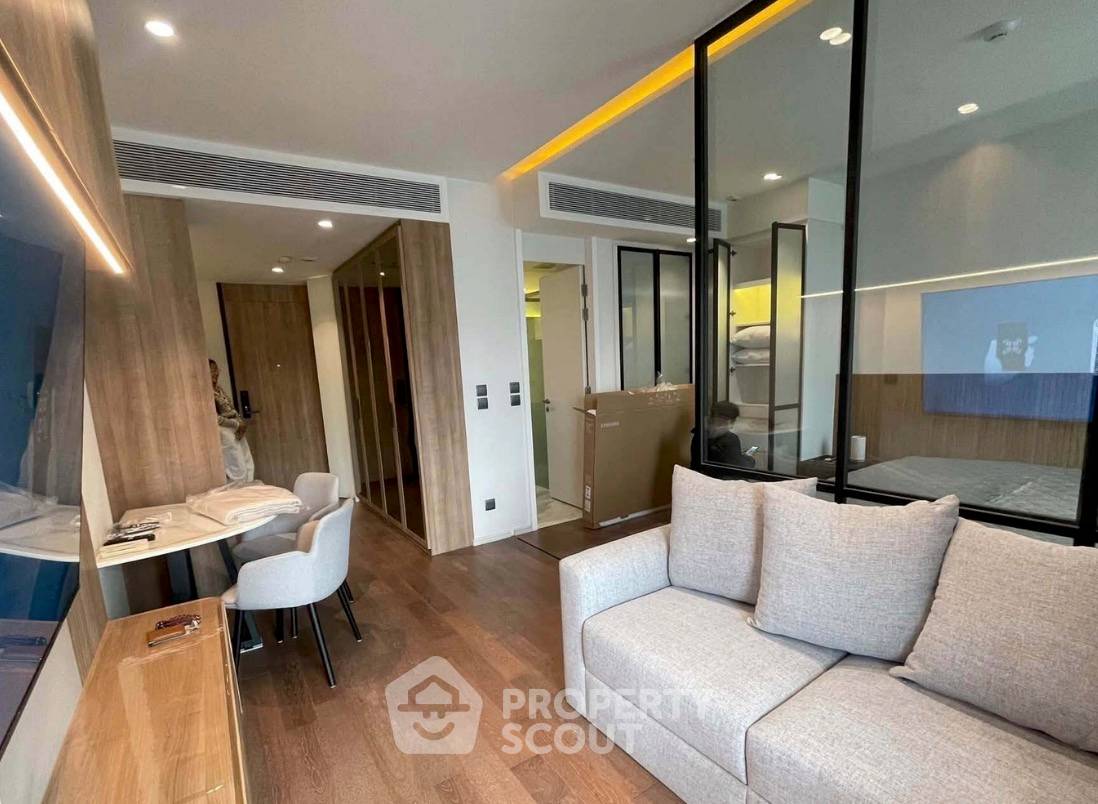 picture Pet-Friendly 1-BR Muniq Sukhumvit 23, 100m To MRT Sukhumvit (ID 3468122) - 1/5