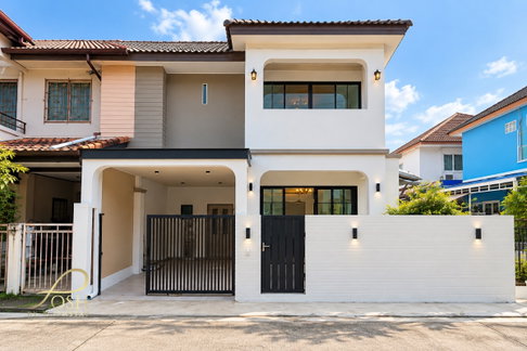 2-Storey Corner Townhouse near Central Phuket Located in Phanason Residence, next to Makro Phuket.
