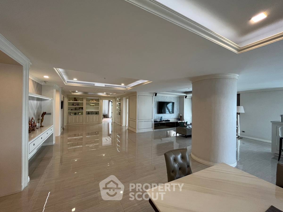 picture 3-BR 347 Sqm, 44th-Floor Nusa State Tower Condominium, BTS Saphan Taksin (ID 1821248) - 7/15