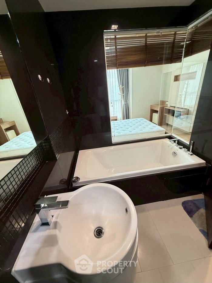 picture 1-BR Condo at Rhythm Sathorn near BTS Saphan Taksin (ID 3468292) - 5/6
