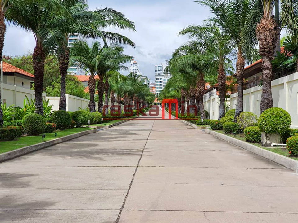 picture Majestic Pool Villa Pattaya for Sale – 3 Bedrooms, Private Beach Access - 4/14