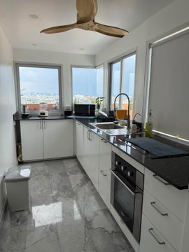 Ultra-luxurious double penthouse on the top floor, located in the Town in Town area (Tara Rueankaew)