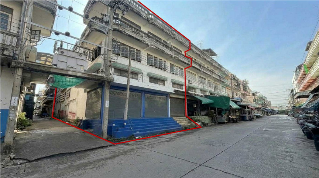 Shophouse for sale,Thian Thale 26,Rama 2 Road. Close to workplaces and communities.3 units available. Suitable for starting a small factory.