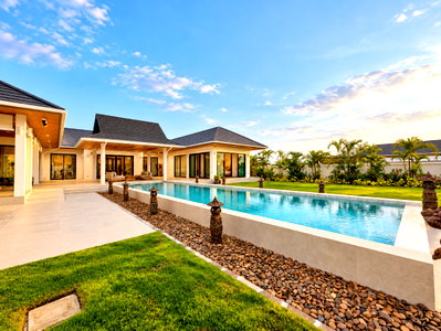 Houses for sale Hua Hin Prachaubkirikhan : Exclusive luxury pool villa for sale Hua Hin Soi 112