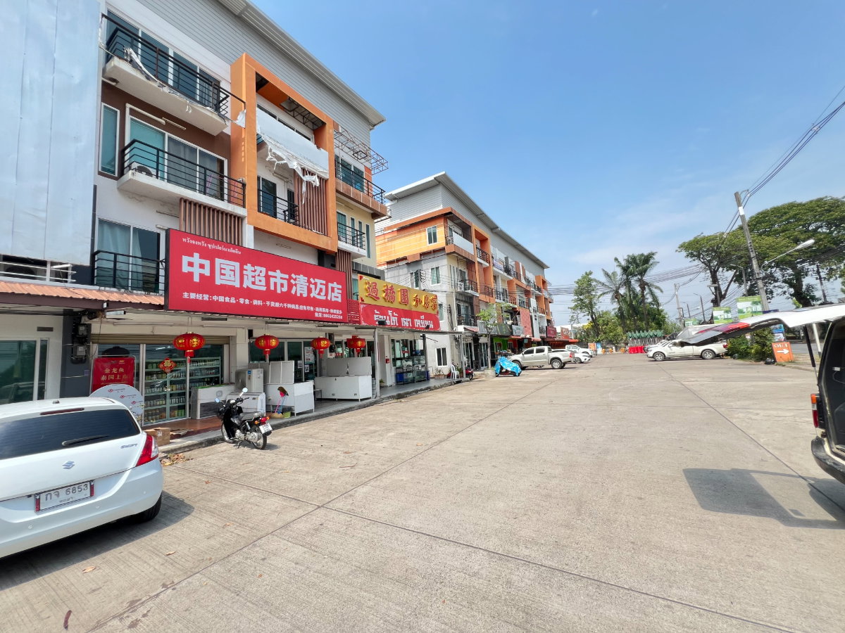 รูป ฮมออฟฟิศ 4 ชั้น 2 คูหา ทำเลทองคำ ตรงข้ามสนามไดฟ์ M Sport ติดทางเข้าหมู่บ้าน Pimpichada - รูปที่ 2/21
