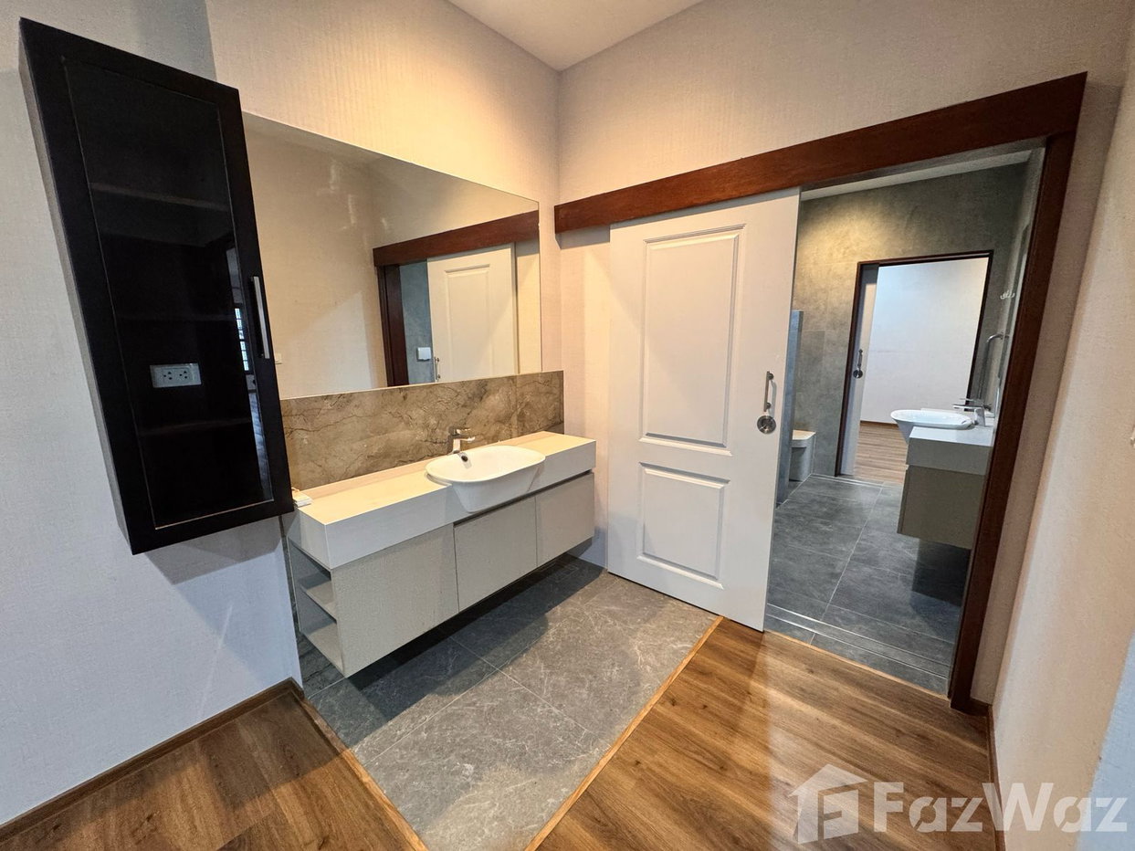 picture 6Bedrooms Corner House+ Warehouse For sale 5337080 - 22/23