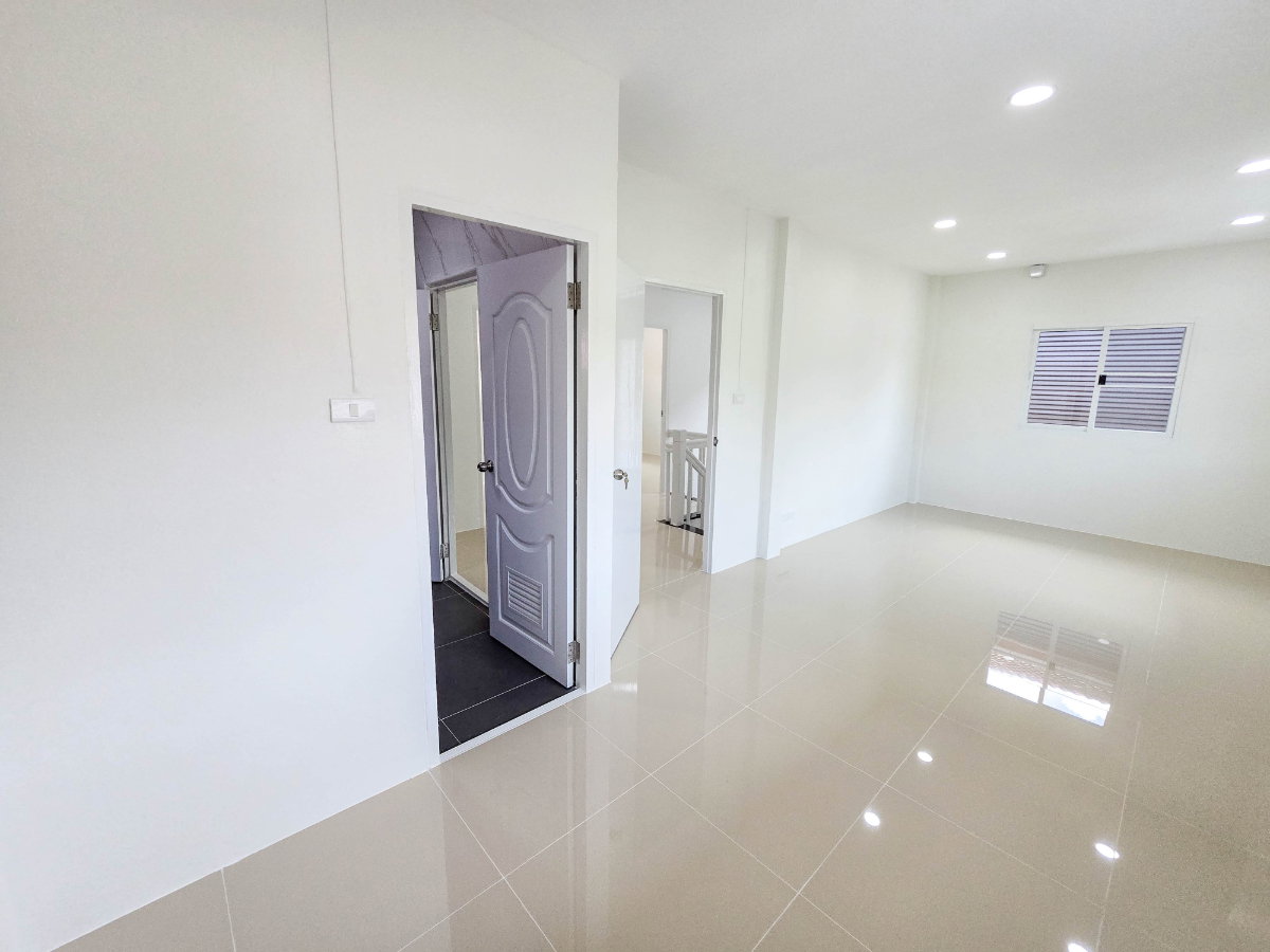 รูป บ้านแฝด ตกแต่งรีโนเวทใหม่ หลังใหญ่ หมู่บ้านบุรีรมย์ ซอยคู้บอน41 แขวงบางชัน เขตคลองสามวา - รูปที่ 19/20