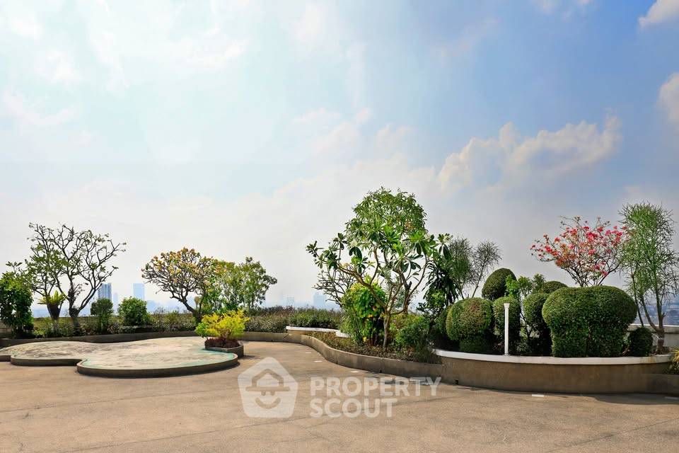 picture 2-BR Condo For Sale At The Trio Garden Condominium (ID 3468062) - 28/29