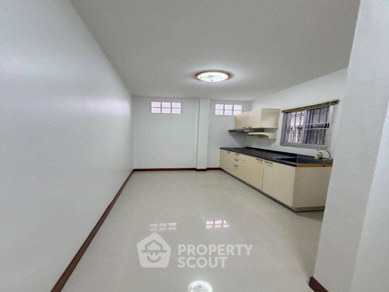 รูป บ้าน 4 ห้องนอน 220 ตร.ม. ขายที่ Srinakarin Village (ID 3469443) - รูปที่ 10/13
