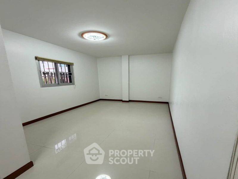 รูป บ้าน 4 ห้องนอน 220 ตร.ม. ขายที่ Srinakarin Village (ID 3469443) - รูปที่ 9/13