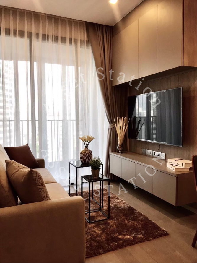 picture Ashton Asoke - Rama 9 | ð
Near MRT Phra Ram 9 and Airport Rail Link Makkasan - 8/11