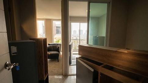 🏢 For Sale: Manhattan Park Residences | Near BTS Bearing