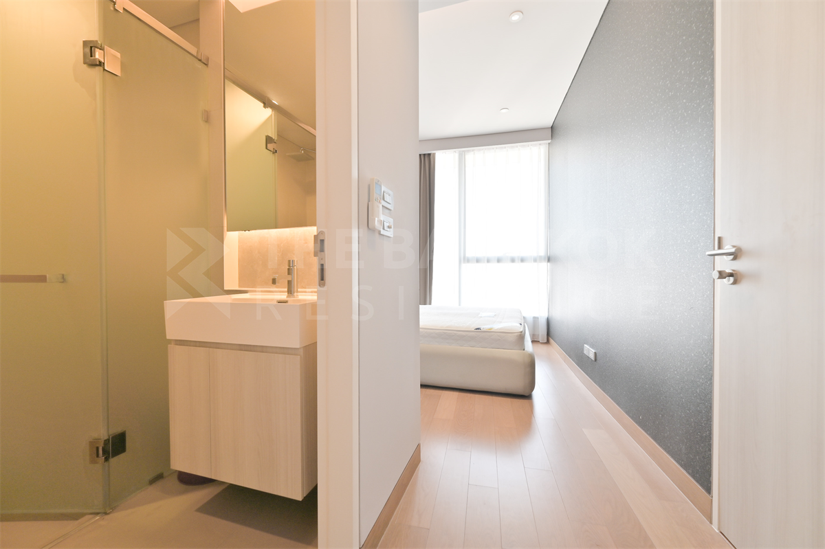 picture The Lumpini 24 Best Location Condo for City Dwellers - 4/10