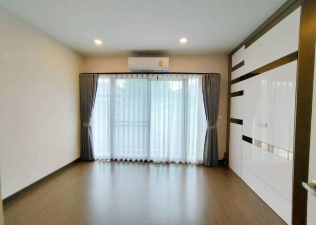 รูป ขายบ้านเดี่ยวโครงการ The City Bangna KM.7 Phase 1 หลังห้าง เมกา บางนา เดินทางสะดวก เฟอร์นิเจอร์และเครื่องใช้ไฟฟ้าครบพร้อมเข้าอยู่-SW004115 - รูปที่ 6/20