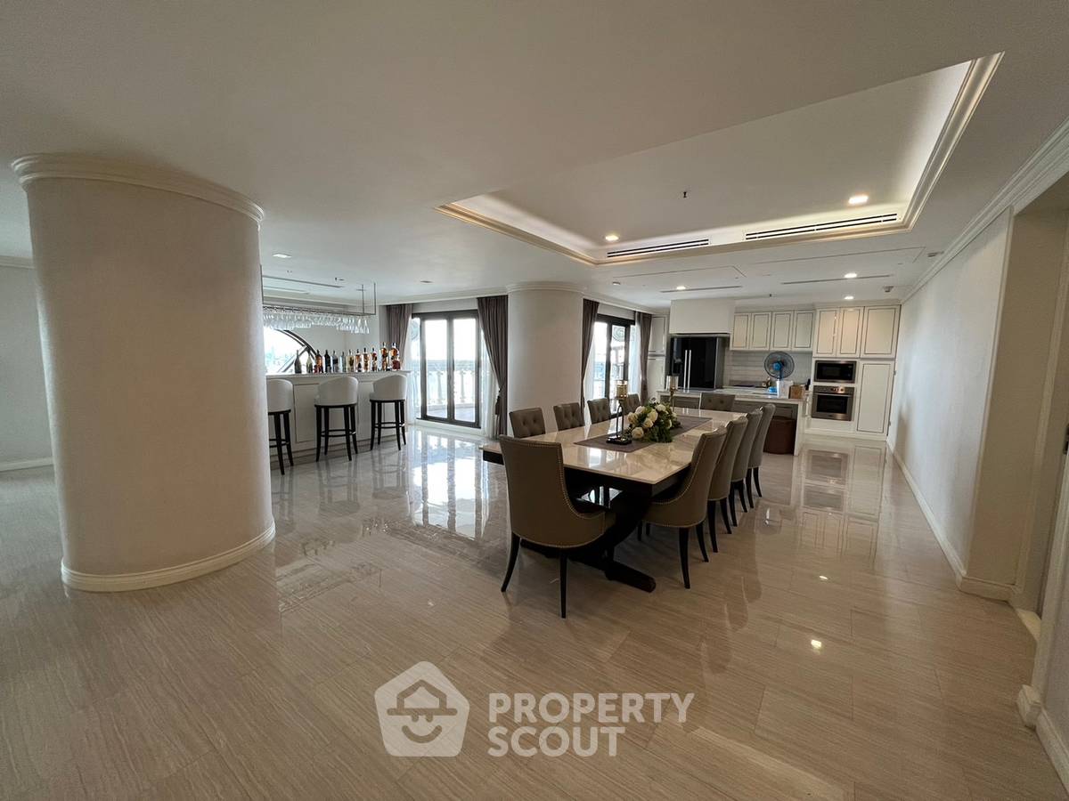 picture 3-BR 347 Sqm, 44th-Floor Nusa State Tower Condominium, BTS Saphan Taksin (ID 1821248) - 4/15