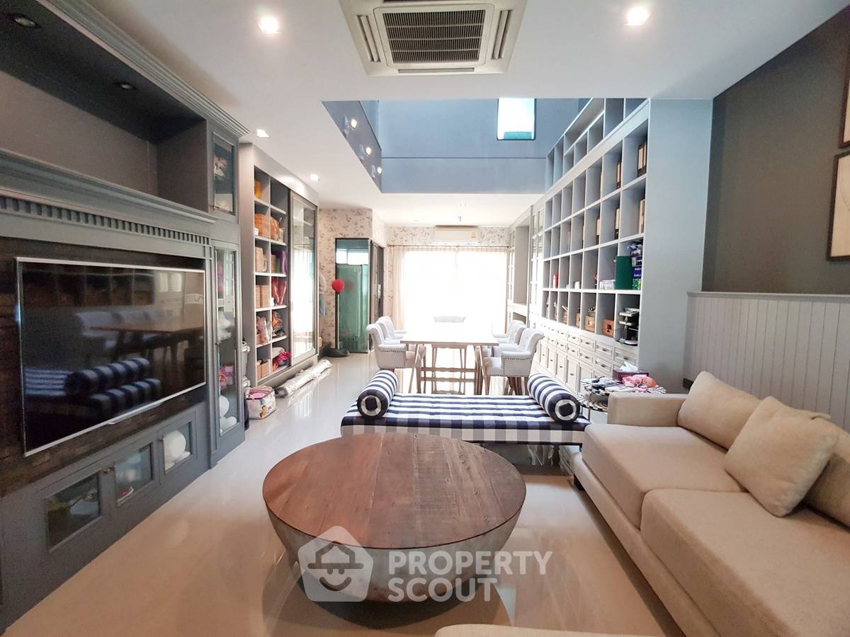 picture 3-BR Townhouse At Landmark Ekamai-Ramindra (ID 3468848) - 1/8